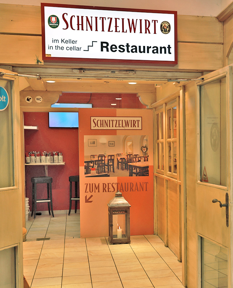 Eingangsbereich des Restaurants Schnitzelwirt im Spatenhof München für Ihr Event